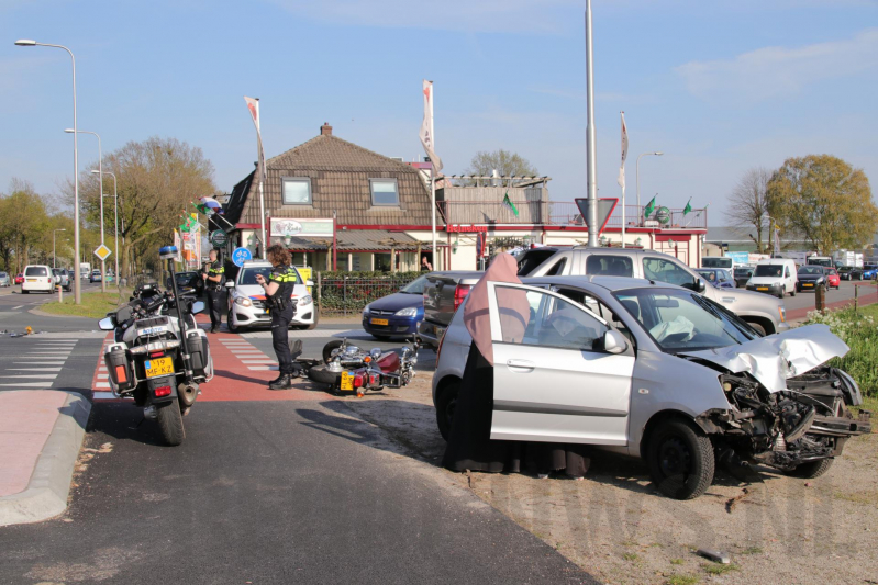 Motorrijder gewond na aanrijding met auto