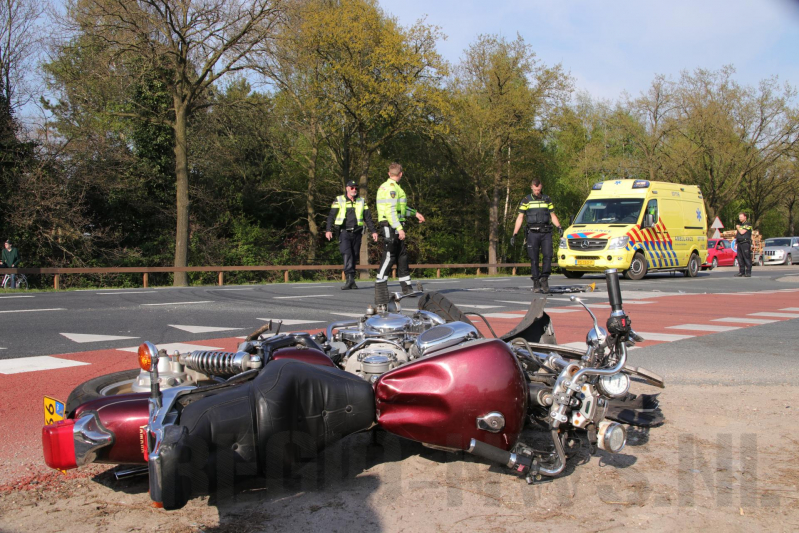 Motorrijder gewond na aanrijding met auto