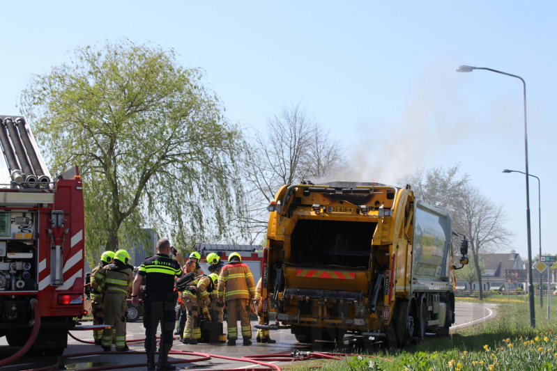 Inhoud vuilniswagen in brand