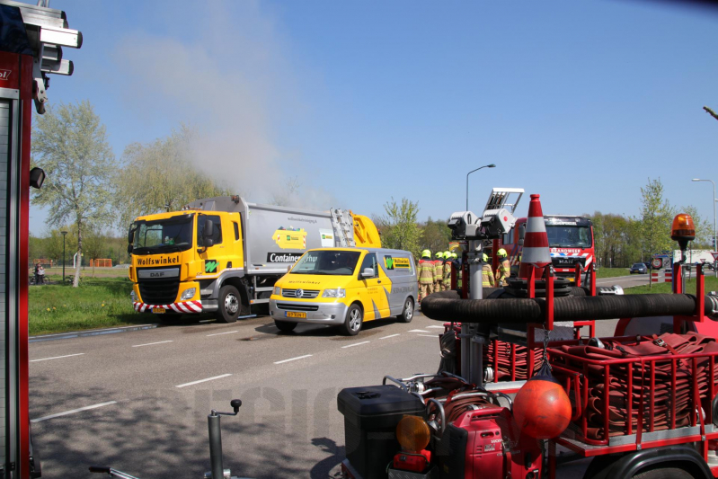 Inhoud vuilniswagen in brand