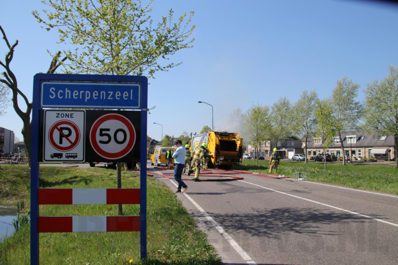 Inhoud vuilniswagen in brand
