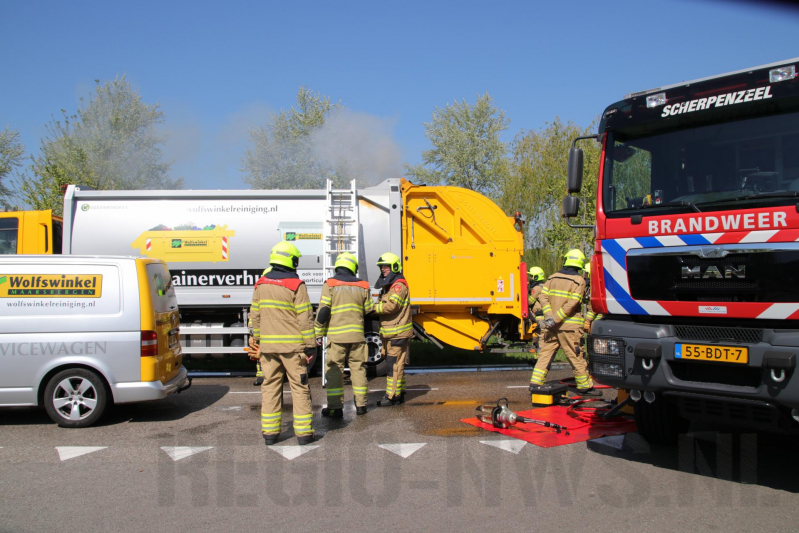 Inhoud vuilniswagen in brand
