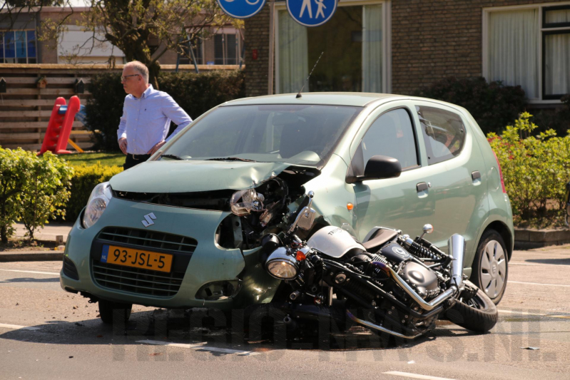 Motorrijder zwaargewond na aanrijding