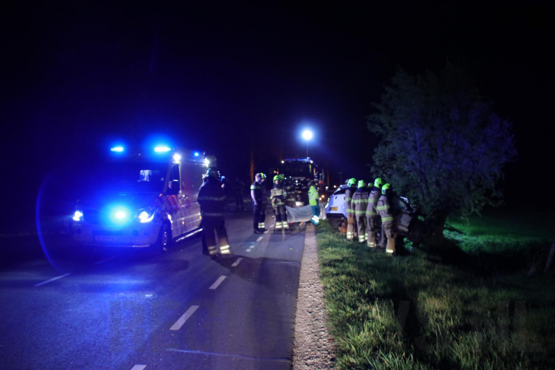 Bestuurder bekneld bij eenzijdig ongeval