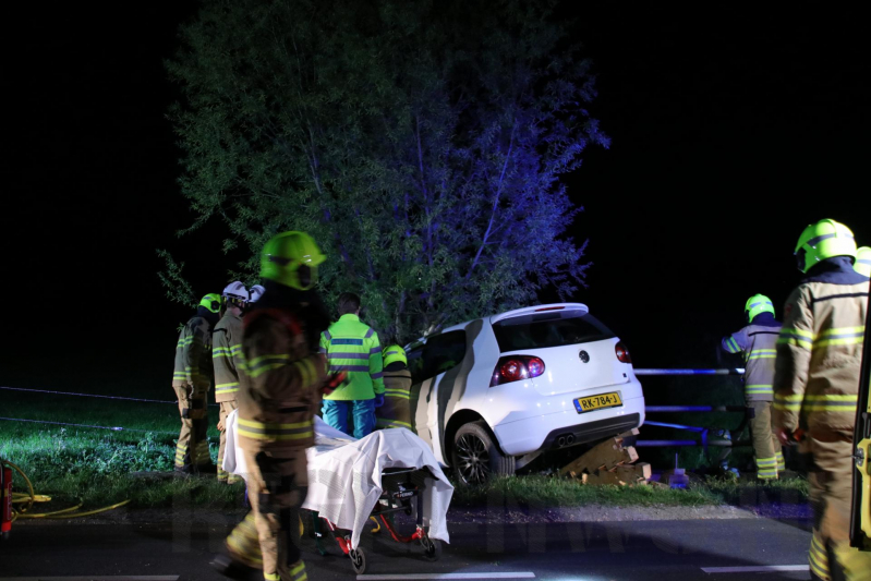 Bestuurder bekneld bij eenzijdig ongeval