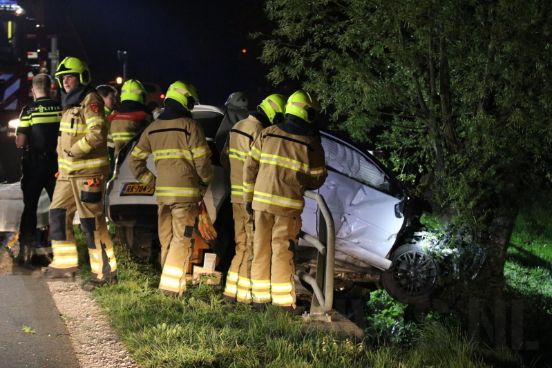 Bestuurder bekneld bij eenzijdig ongeval