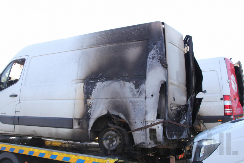 Drie pakketbussen in brand gestoken