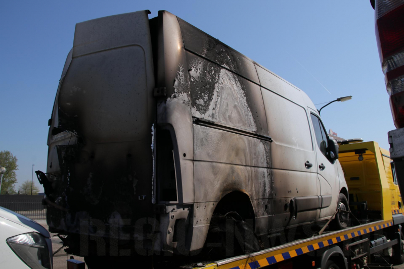 Drie pakketbussen in brand gestoken