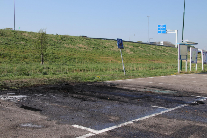 Drie pakketbussen in brand gestoken