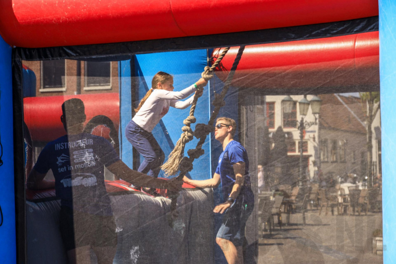 800 sporters rennen mee in Obstacle Run