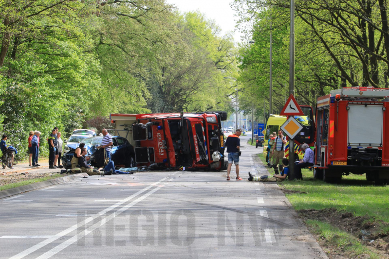 Brandweerwagen crasht tijdens spoedrit