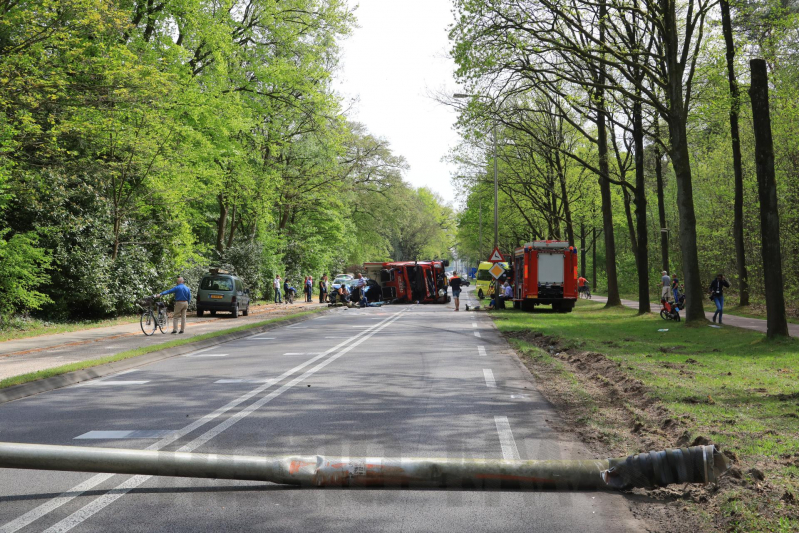 Brandweerwagen crasht tijdens spoedrit