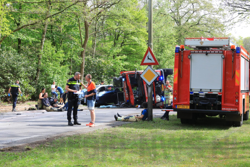 Brandweerwagen crasht tijdens spoedrit
