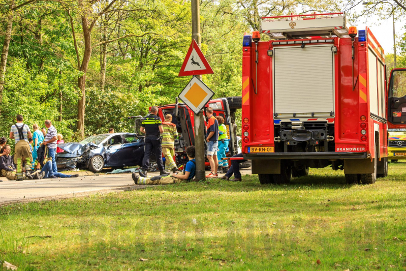 Brandweerwagen crasht tijdens spoedrit