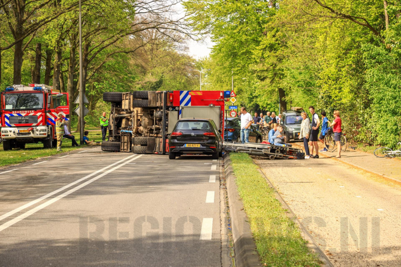 Brandweerwagen crasht tijdens spoedrit