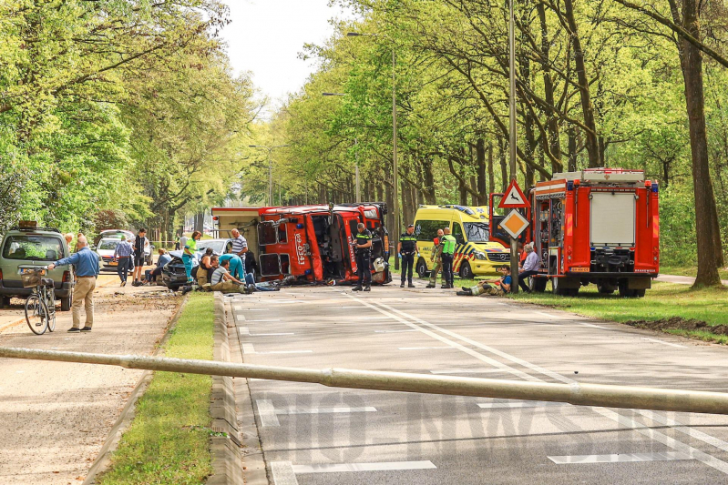 Brandweerwagen crasht tijdens spoedrit