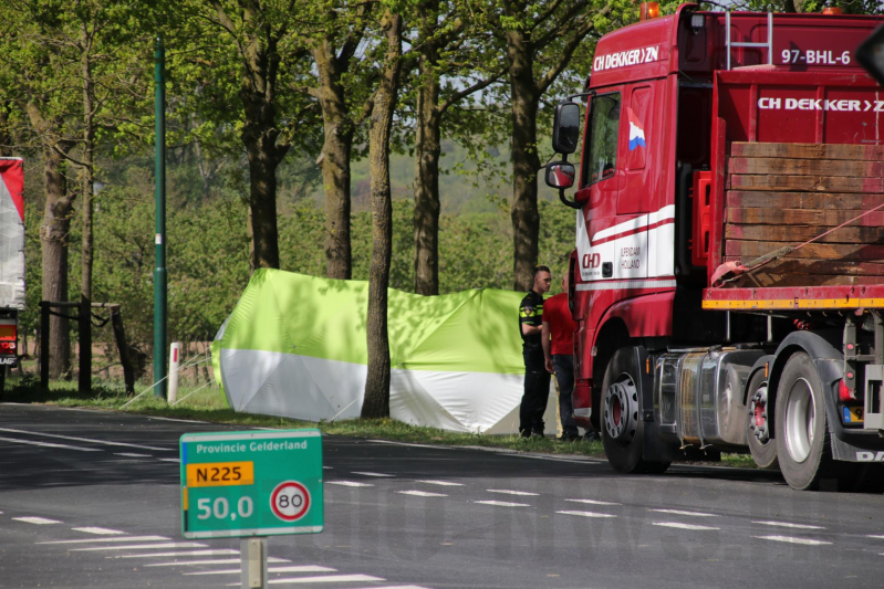 Fietser overleden na aanrijding met vrachtwagen