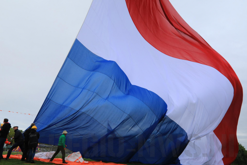Grootste vlag van Nederland gehesen