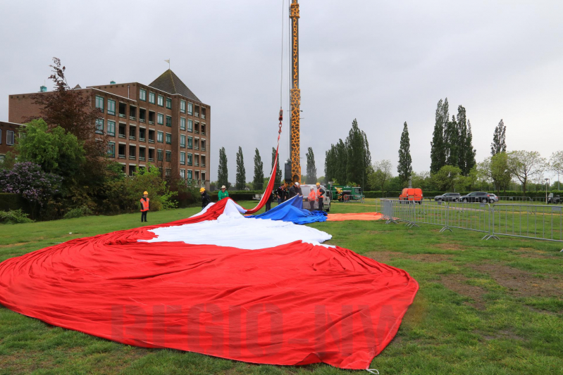 Grootste vlag van Nederland gehesen