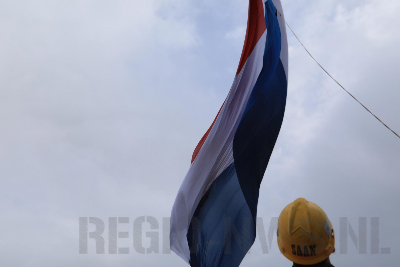 Grootste vlag van Nederland gehesen