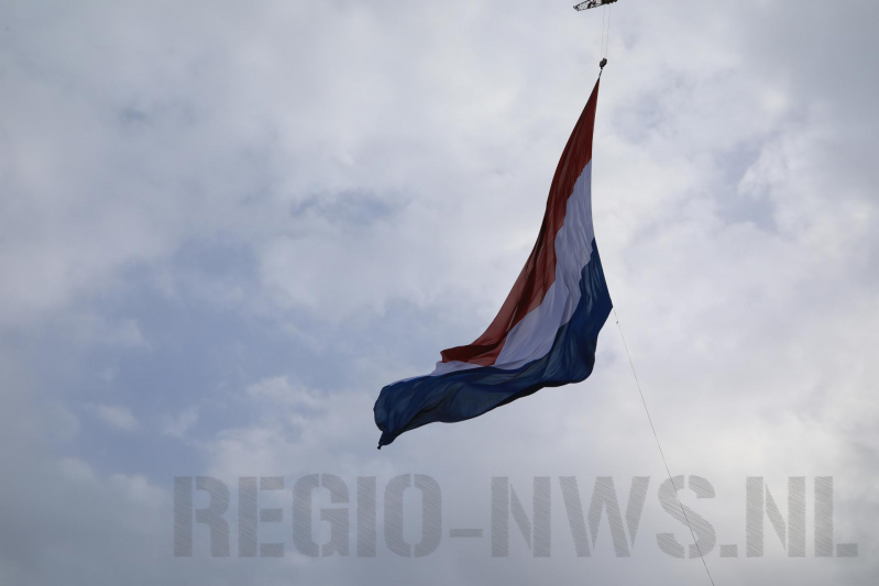 Grootste vlag van Nederland gehesen