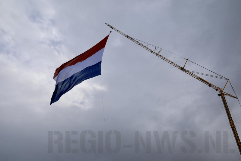 Grootste vlag van Nederland gehesen