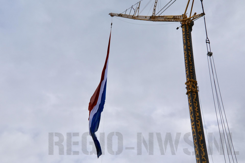 Grootste vlag van Nederland gehesen