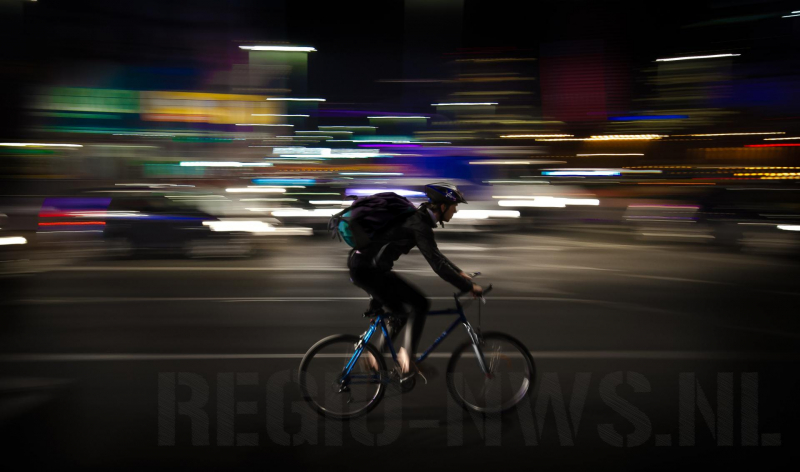 Inbreker fietst langs tijdens politie-onderzoek