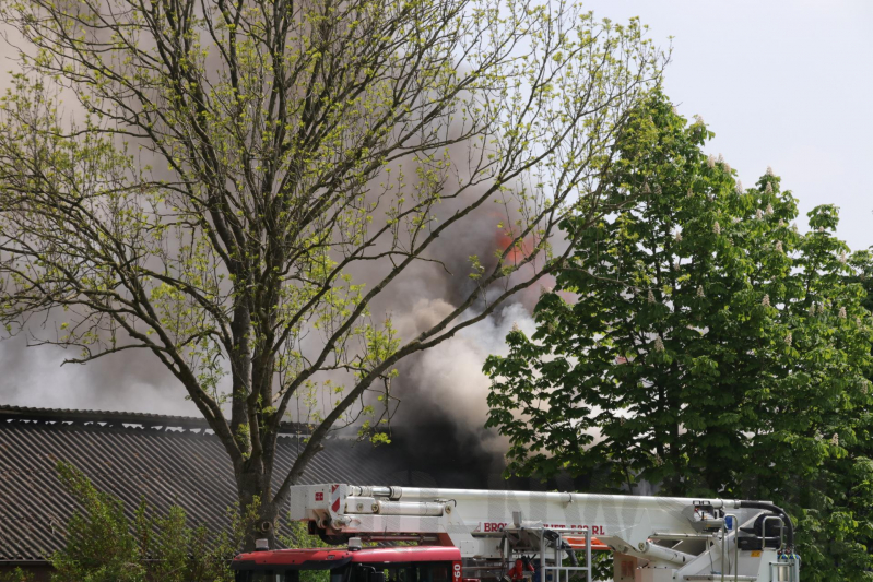 Veel rook bij brand in loods