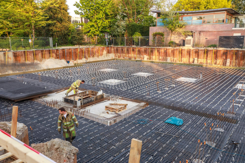 Zoekactie naar gevallen eendjes op bouwplaats