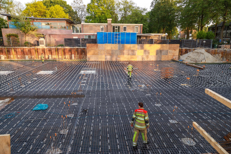 Zoekactie naar gevallen eendjes op bouwplaats