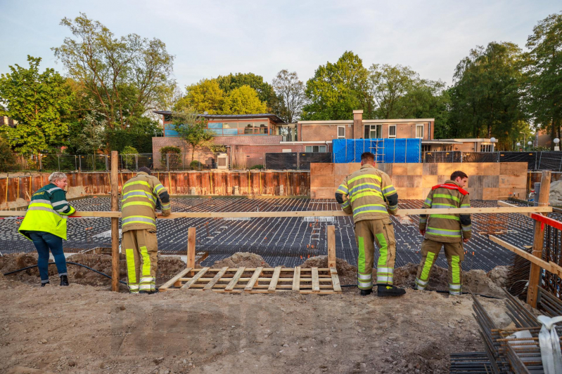 Zoekactie naar gevallen eendjes op bouwplaats