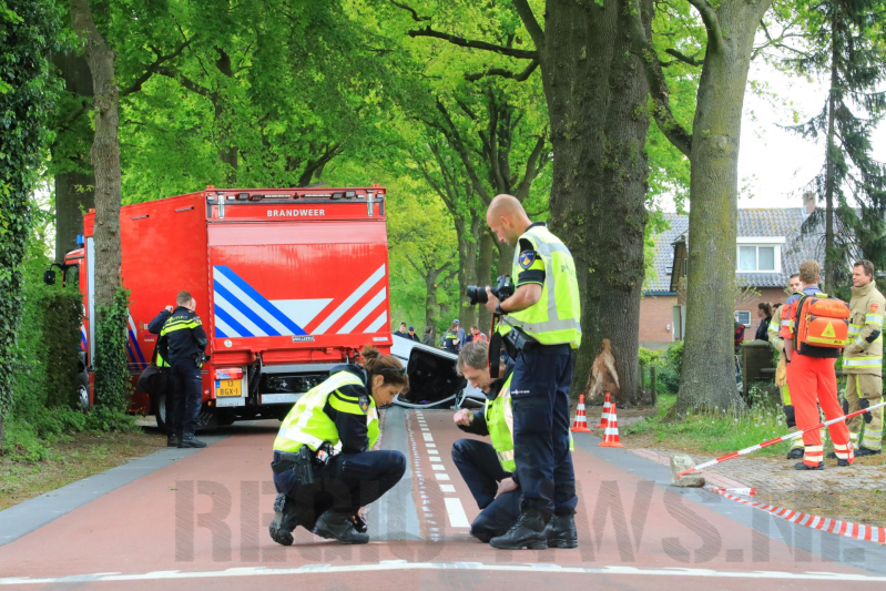 Auto slaat over de kop