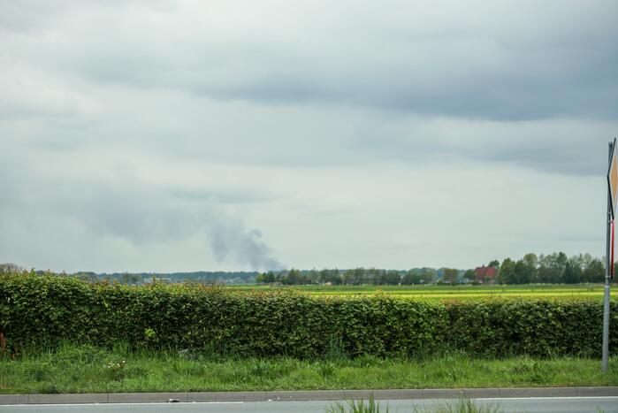 Grote brand verwoest loods in woonwijk