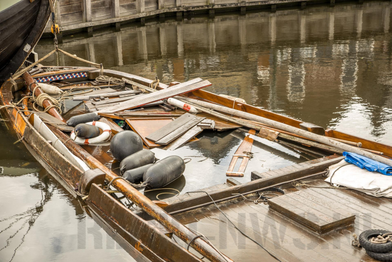 Eeuwenoude botter zinkt door mogelijk faalende pompen