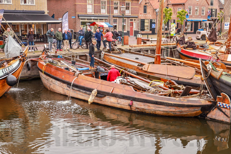 VIDEO: Zinkende botter leeggepompt