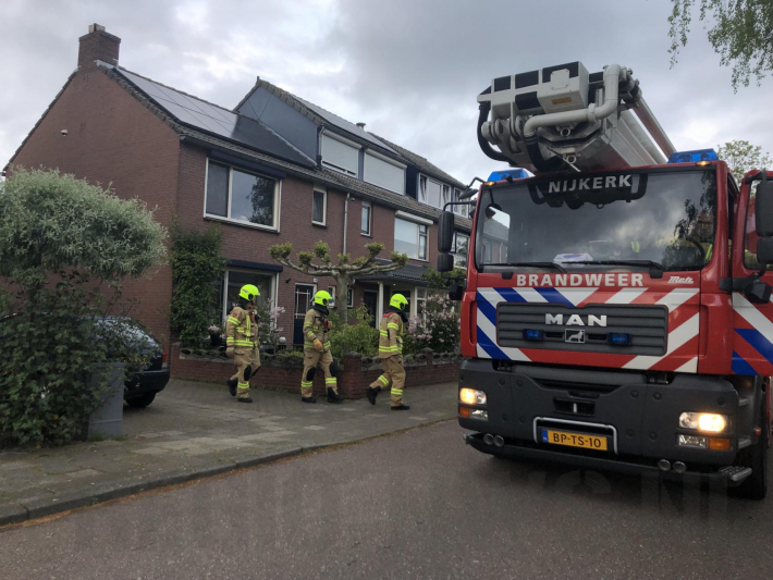 Brand in schoorsteen van woning