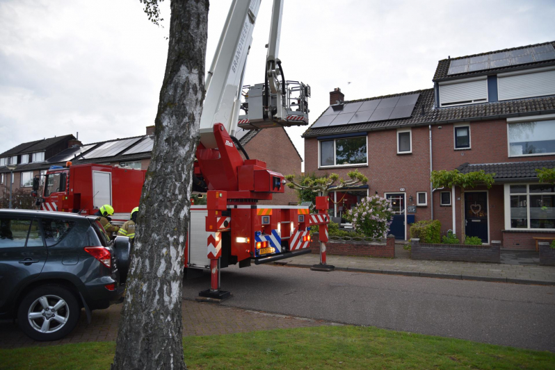 Brand in schoorsteen van woning