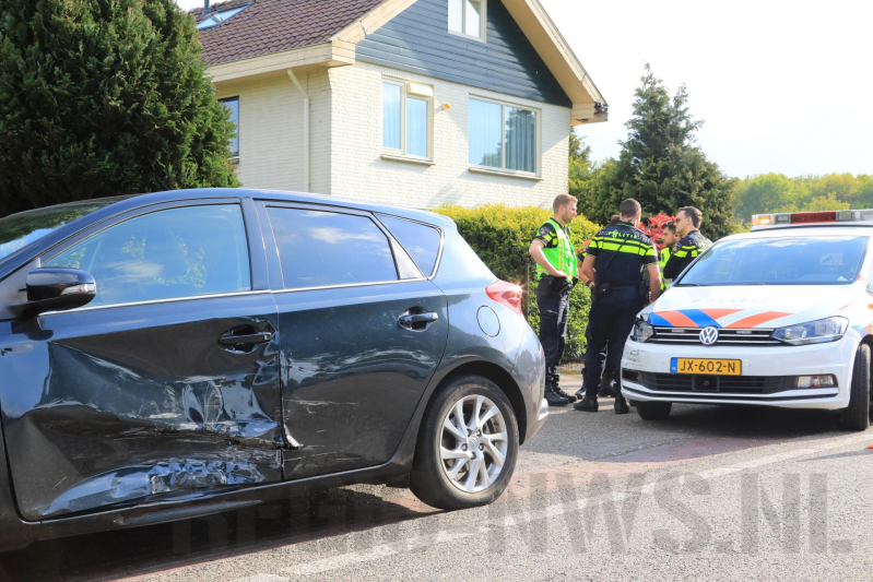 Politieauto botst op auto tijdens spoedrit