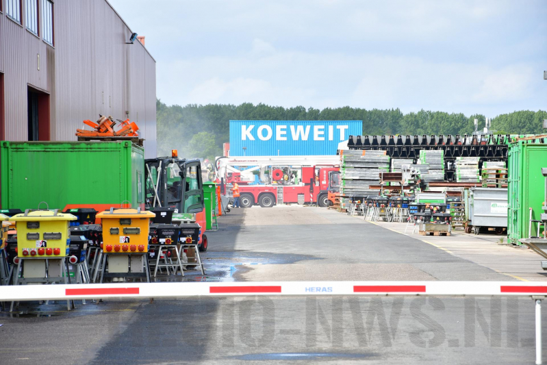 Bedrijf ontruimd na fabrieksbrand