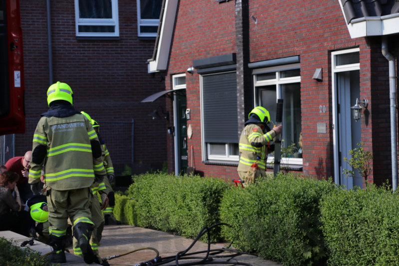 Afzuigkap in brand door frituurpan