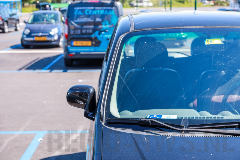 Automobiliste gewond op parkeerplaats