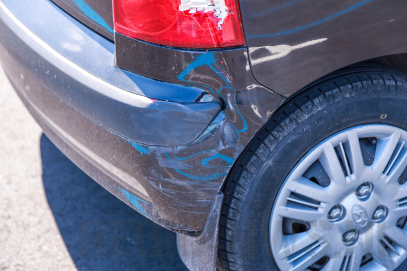 Automobiliste gewond op parkeerplaats