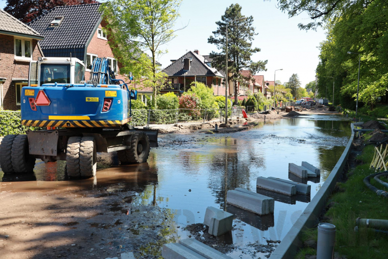 Waterleiding gesprongen door graafwerkzaamheden