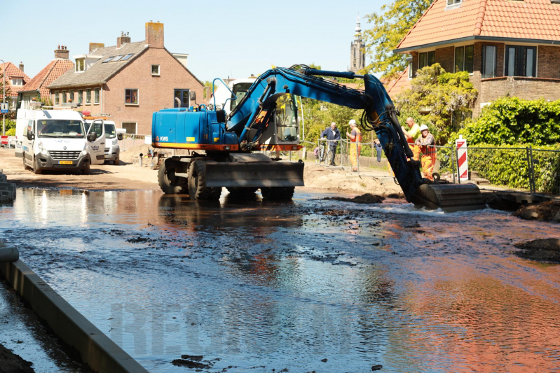 Waterleiding gesprongen door graafwerkzaamheden
