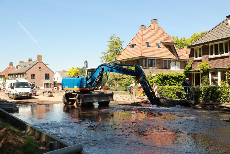 Waterleiding gesprongen door graafwerkzaamheden