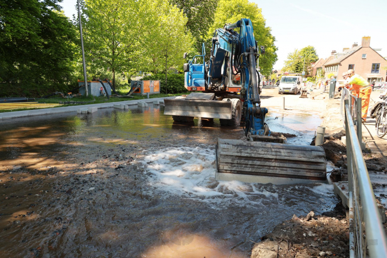 Waterleiding gesprongen door graafwerkzaamheden