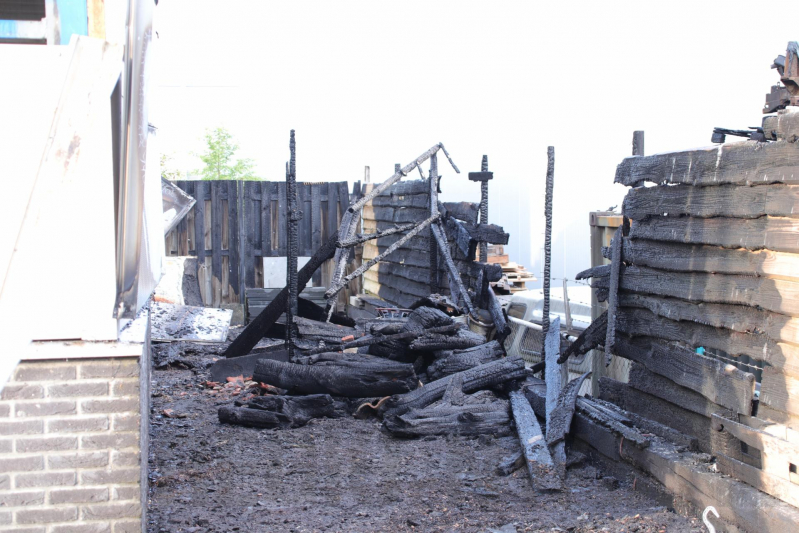 Loods verwoest door brand