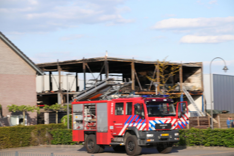 Loods verwoest door brand