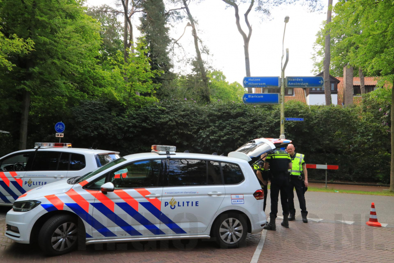 Gifwolk bij schoonmaken zwembad
